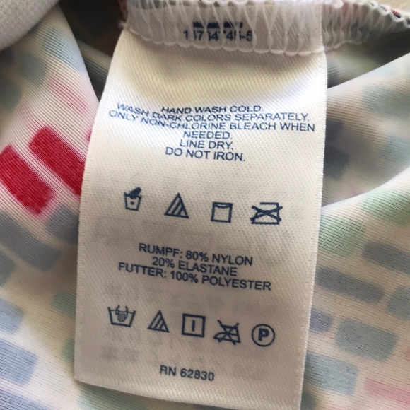 ❤️SOLD❤️. Lands end rash guard swim top - Picture 3 of 4